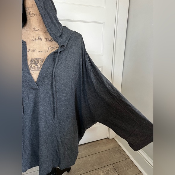 Loft Gray Pullover Hoodie w/ 3/4 Sleeves - Size XL - Picture 2 of 7